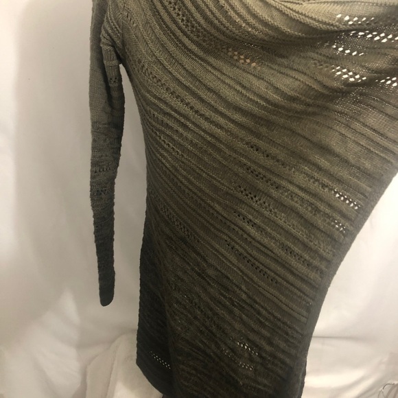 Womens 3 Shade Green Duster Sweater. Size Small. 21” pit to pit. Athleti… - Picture 2 of 10